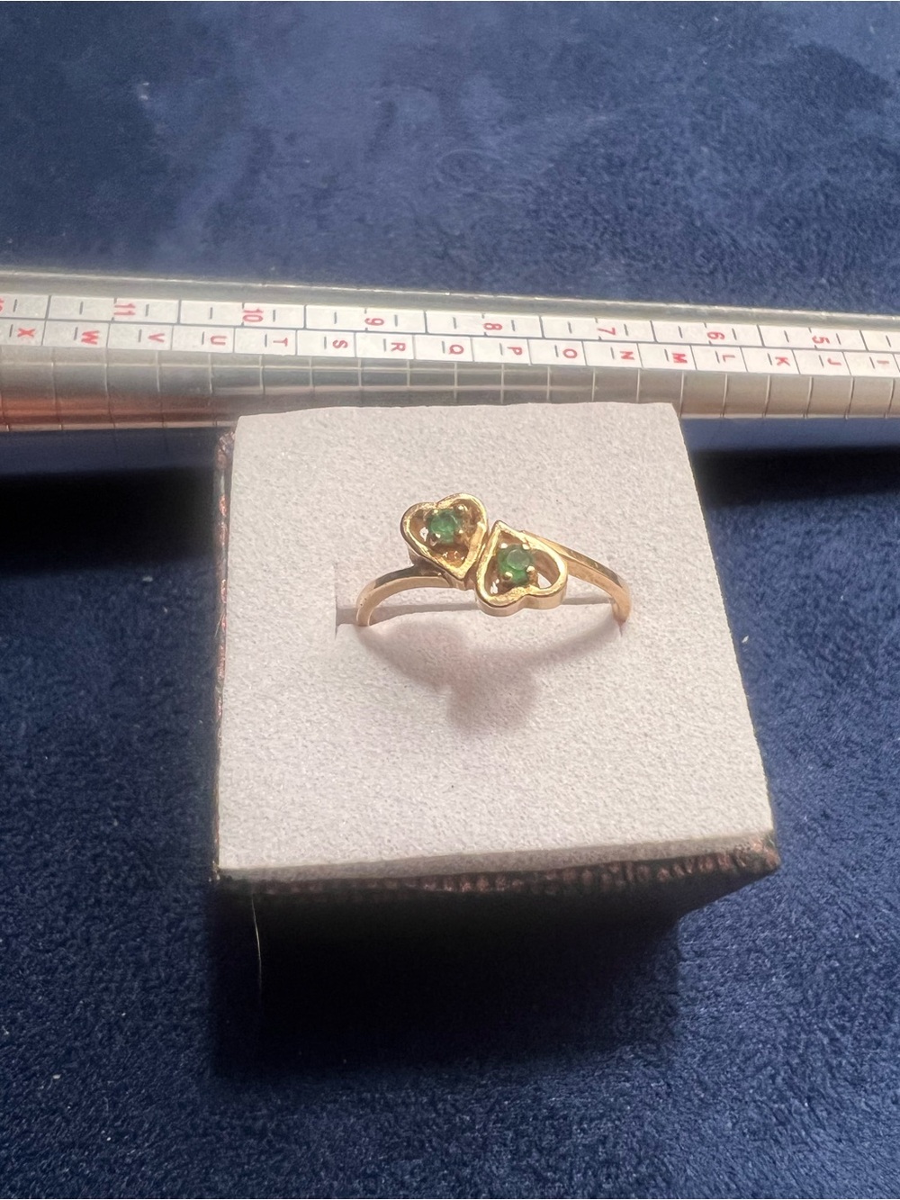 Vintage 14kt Gold Twin Heart Emerald Accent Ring - size 6.5 - Picture 2 of 8
